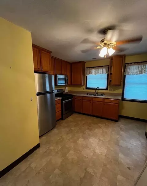 2018 E State St, Rockford, IL 61107 photo 3