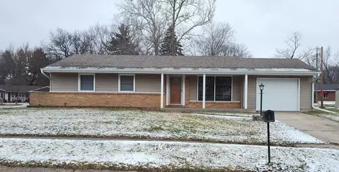 1513 Illini Dr, Rockford, IL 61107