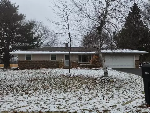3870 Capron Dr, Rockford, IL 61109