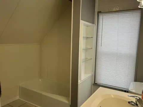 520 S Burchard Ave, Freeport, IL 61032 photo 21