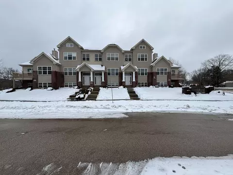 2401 River Oaks Apt 4 Ln, Rockford, IL 61102