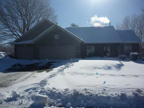 5949 Deerwood Ct, Roscoe, IL 61073