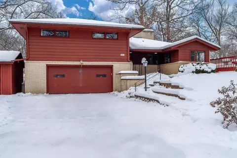 1611 Maplewood Dr, Rockford, IL 61107