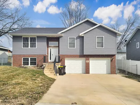 8855 Conrad Ave, East Dubuque, IL 61025