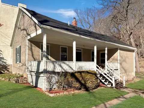 347 Spring St, Galena, IL 61036