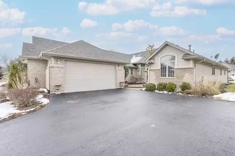 11310 Lindbergh Ln, Poplar Grove, IL 61065