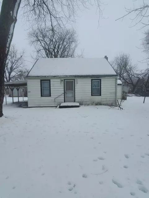 816 N Brewster Ave, Freeport, IL 61032