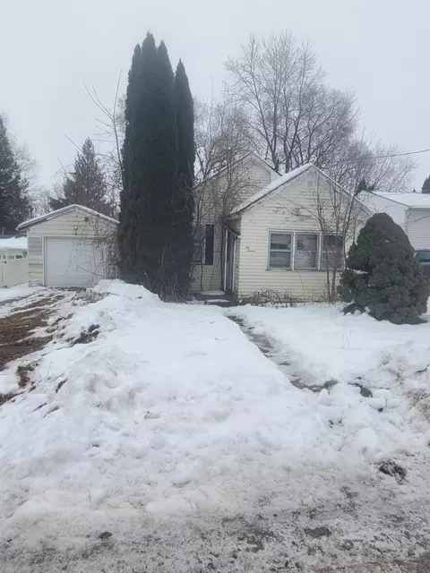 727 S 16th Ave, Freeport, IL 61032