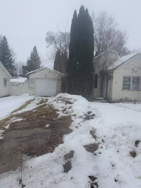 727 S 16th Ave, Freeport, IL 61032 photo 2
