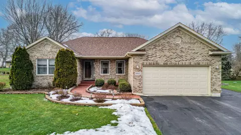 6950 Red Oak Ln, Garden Prairie, IL 61038