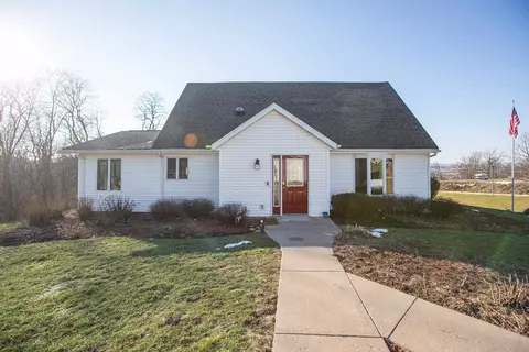 241 W Main St, Elizabeth, IL 61028