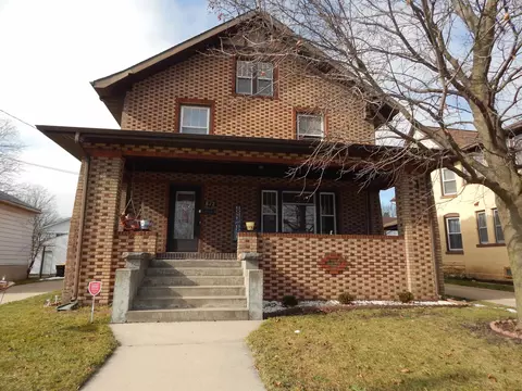 812 S Locust Ave, Freeport, IL 61032
