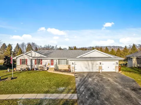 808 Greenlee Ave, Winnebago, IL 61088