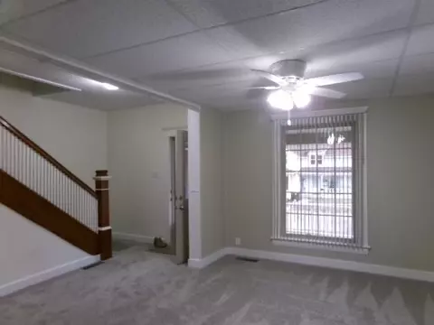 627 E Garden St, Freeport, IL 61032 photo 4