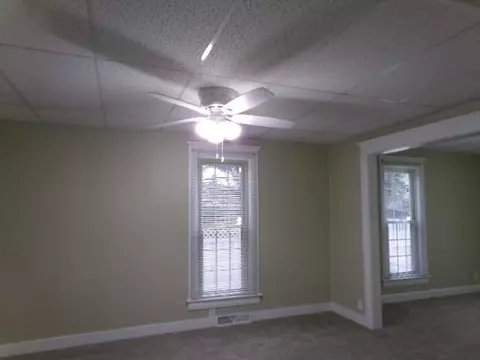 627 E Garden St, Freeport, IL 61032 photo 3