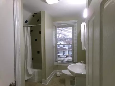 627 E Garden St, Freeport, IL 61032 photo 9