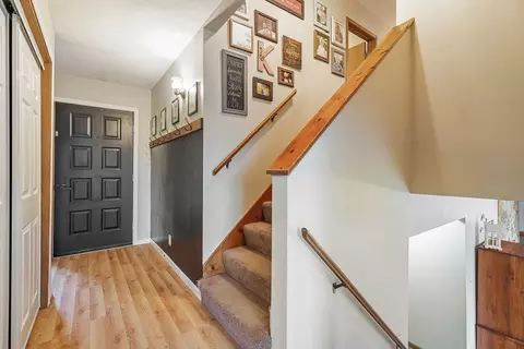 Entry Way - 607 Knollwood, Lake Summerset, IL 61019 photo 2 of 3