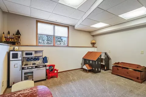 Living - 607 Knollwood, Lake Summerset, IL 61019 photo 5 of 5