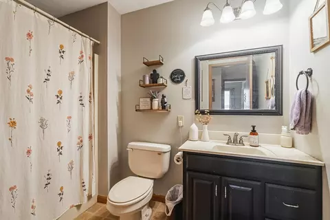 Bath - 607 Knollwood, Lake Summerset, IL 61019 photo 2 of 3