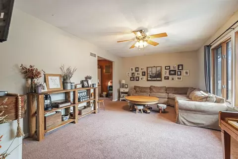 Living - 607 Knollwood, Lake Summerset, IL 61019 photo 1 of 5