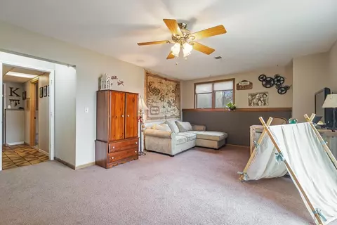 Bedroom - 607 Knollwood, Lake Summerset, IL 61019 photo 7 of 11