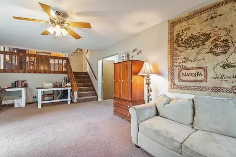 Living - 607 Knollwood, Lake Summerset, IL 61019 photo 4 of 5
