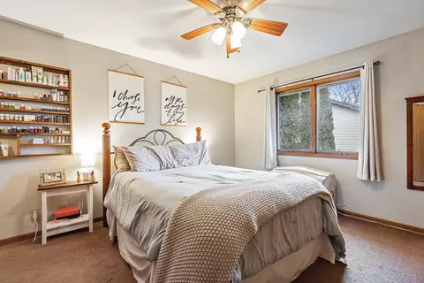 Bedroom - 607 Knollwood, Lake Summerset, IL 61019 photo 2 of 11