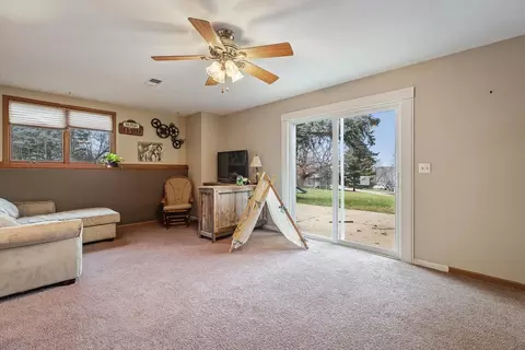 Bedroom - 607 Knollwood, Lake Summerset, IL 61019 photo 6 of 11