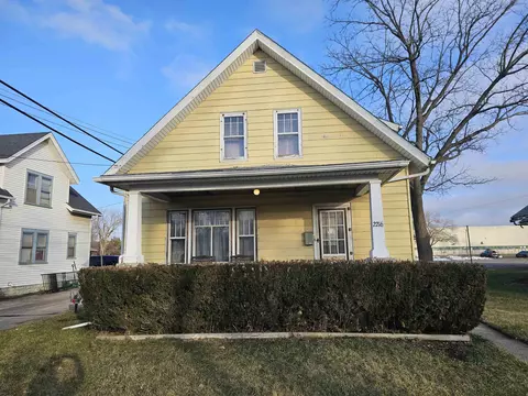 2216 11th St, Rockford, IL 61104