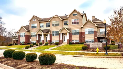 2433 River Oaks Apt 3 Ln, Rockford, IL 61102