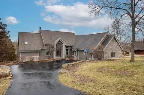 28 Harbor Dr, Galena, IL 61036