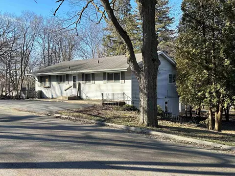1649 Lyran Ave, Rockford, IL 61109