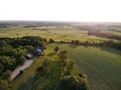 8783 N Elizabeth Scales Mound Rd, Scales Mound, IL 61075