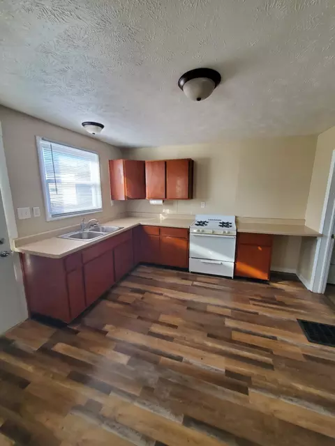 506 E Gdn, Freeport, IL 61032 photo 10
