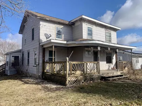 801 E Locust St, Lanark, IL 61046