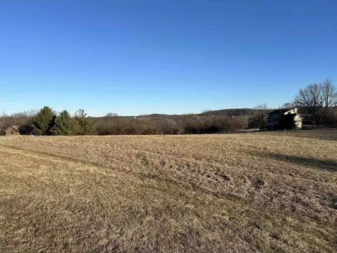 2 Starwood Ln, Galena, IL 61036