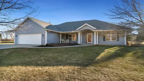 101 Elk Ct, Dixon, IL 61021