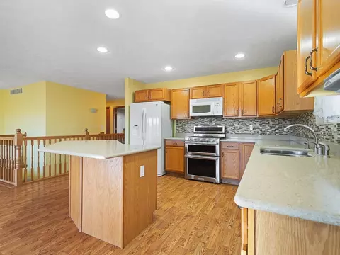 Kitchen - 728 Westmore, Lake Summerset, IL 61019 photo 2 of 4