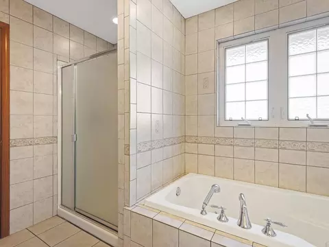 Bath - 728 Westmore, Lake Summerset, IL 61019 photo 2 of 4