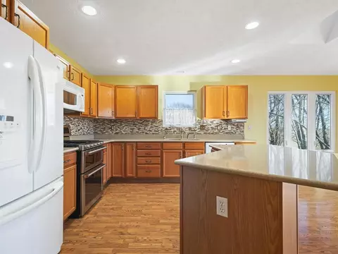 Kitchen - 728 Westmore, Lake Summerset, IL 61019 photo 1 of 4