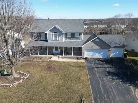 10365 Lismore Rd, Roscoe, IL 61073 photo 2