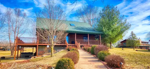 1-83 Farragut Ln, Lanark, IL 61046
