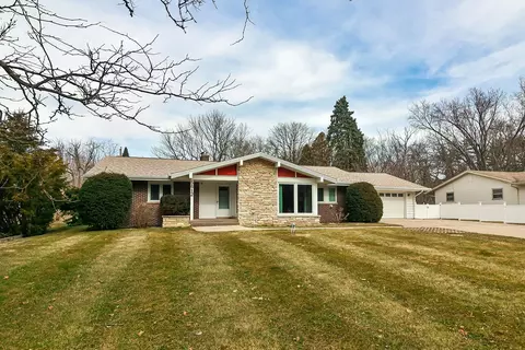 5612 Newburg Rd, Rockford, IL 61108