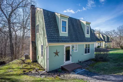 36 Newhall Ln, Galena, IL 61036