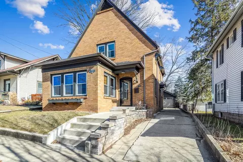 319 Sheridan St, Rockford, IL 61103