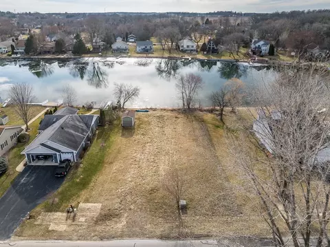1020 Candlewick Dr, Poplar Grove, IL 61065