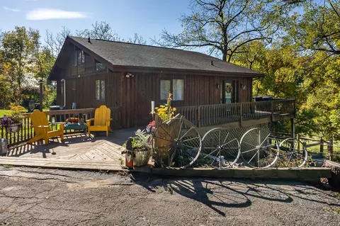 1043 W Schapville Rd, Scales Mound, IL 61075