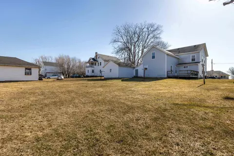 Exterior - 104 E Walnut St, Apple River, IL 61001 photo 5 of 9