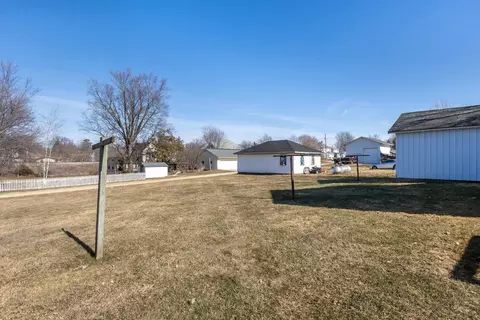 Exterior - 104 E Walnut St, Apple River, IL 61001 photo 6 of 9
