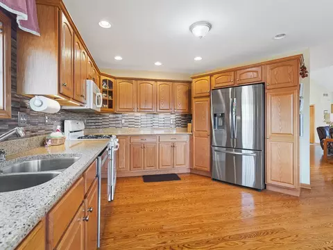 Kitchen - 1809 Darby, Lake Summerset, IL 61019 photo 2 of 2